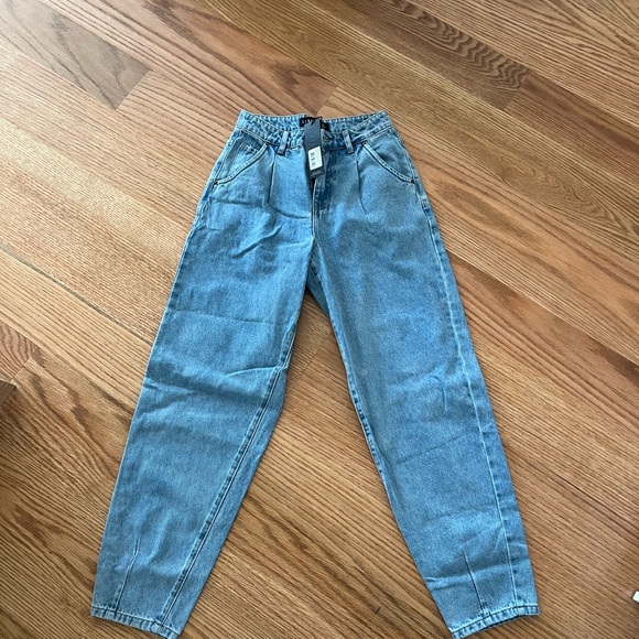 Lioness on my way jeans - Picture 1 of 11